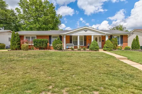 761 Lamplight Ln, Hazelwood, MO 63042