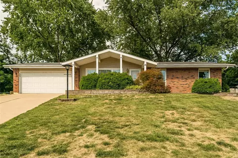 12215 Belwyn Dr, Saint Louis, MO 63146