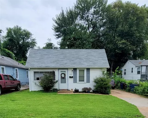 3327 Royalton Ave, Breckenridge Hills, MO 63114