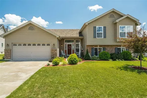 608 Courageous Ln, Wentzville, MO 63385