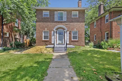 6773 Chamberlain Ave, Saint Louis, MO 63130