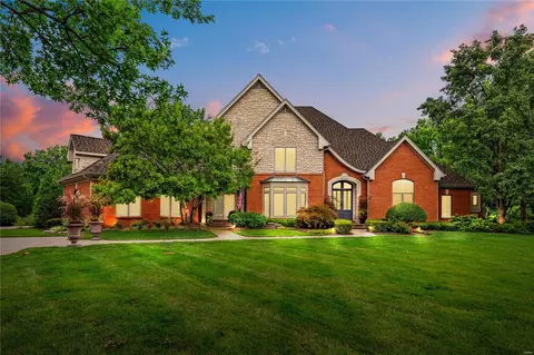 25 Manderleigh Ests, Saint Louis, MO 63131