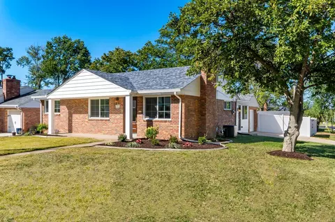 601 Kirkshire Dr, Saint Louis, MO 63122