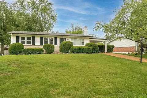 440 Terryville Dr, Saint Louis, MO 63125