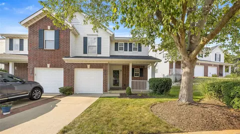 1007 Big Bend Crossing Dr, Manchester, MO 63088