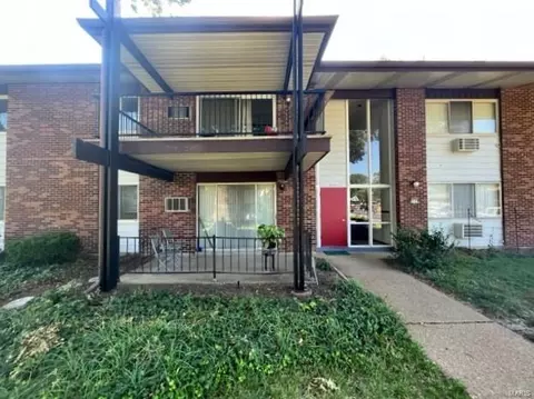 8727 Sieloff Dr #F, Hazelwood, MO 63042