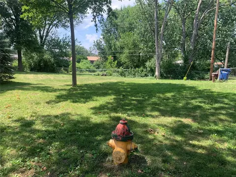 16 Gray Brooke Ln, Florissant, MO 63031