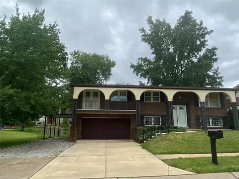 10958 Kingsmere Dr, Saint Louis, MO 63123