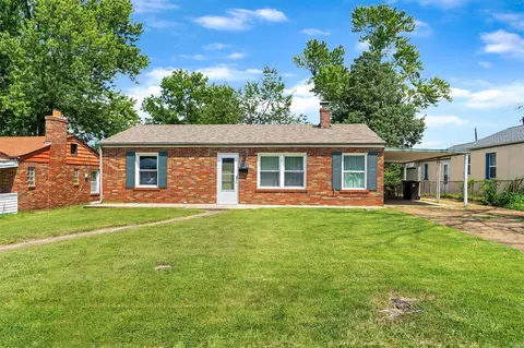9338 Radio Dr, Saint Louis, MO 63123