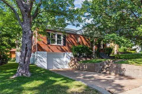 609 Ellwine Dr, Mehlville, MO 63125