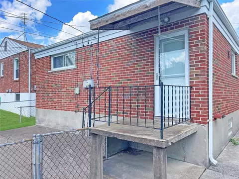9321 Mackenzie Rd, Saint Louis, MO 63123 photo 3