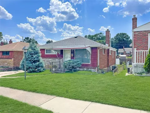 9321 Mackenzie Rd, Saint Louis, MO 63123