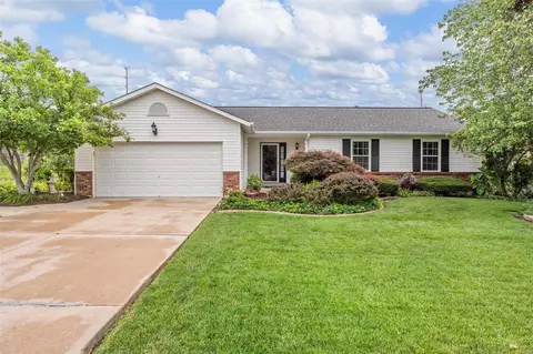 944 Claycrest Dr, Saint Charles, MO 63304