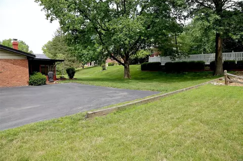 613 Claymont Dr, Ballwin, MO 63011 photo 31