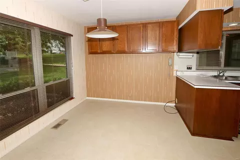 613 Claymont Dr, Ballwin, MO 63011 photo 17