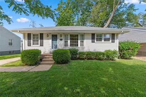 1135 Saint Patrice Ln, Florissant, MO 63031