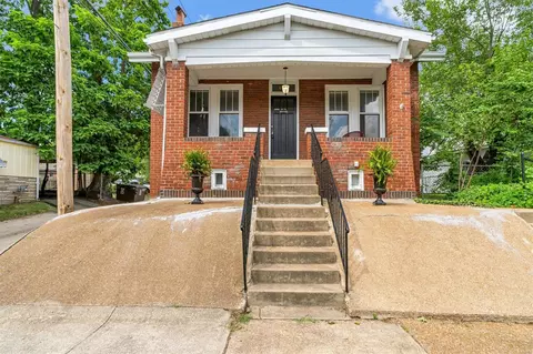 4019 Burgen Ave, Saint Louis, MO 63116