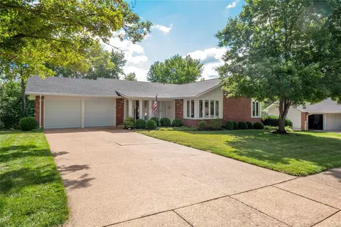 21 Sweetwood Ct, Ballwin, MO 63011