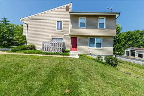 17 Dixons Ct #H, O'fallon, MO 63366