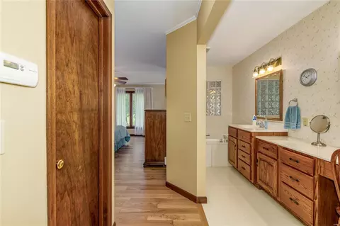 5487 Fireleaf Dr, Saint Louis, MO 63129 photo 23