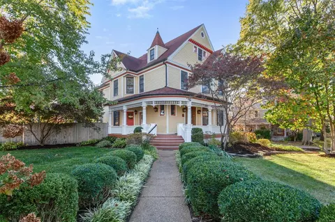 202 W Monroe Ave, Saint Louis, MO 63122