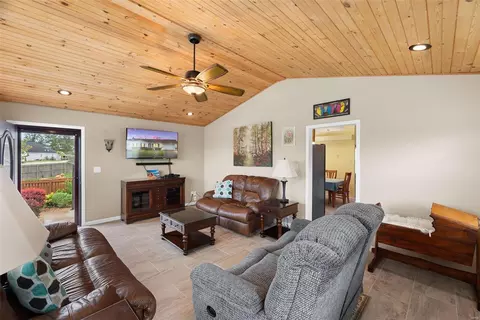 6318 Long Timber Dr, O'fallon, MO 63368 photo 3