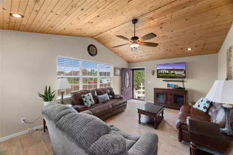 6318 Long Timber Dr, O'fallon, MO 63368 photo 2