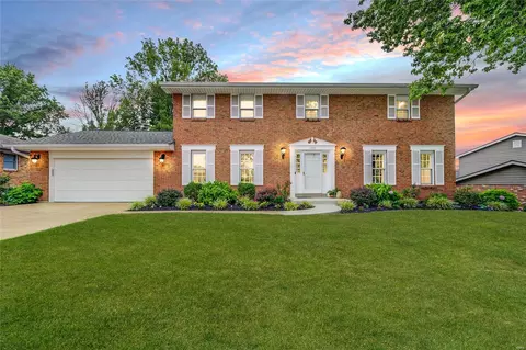 4544 Vallarta Dr, Saint Louis, MO 63128