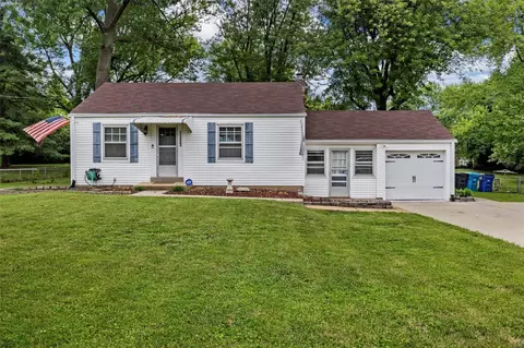 11222 Edwards Ave, Maryland Heights, MO 63043
