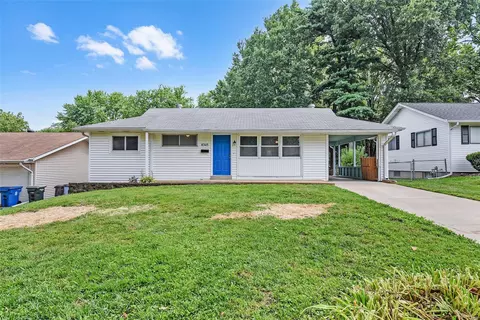 8345 Buddie Dr, Hazelwood, MO 63042
