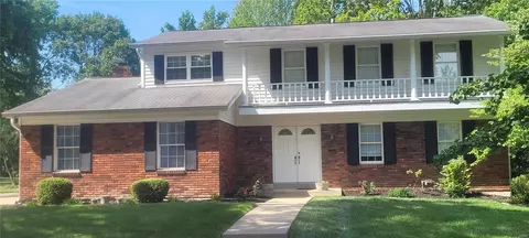 1567 Dexter Woods, Chesterfield, MO 63017