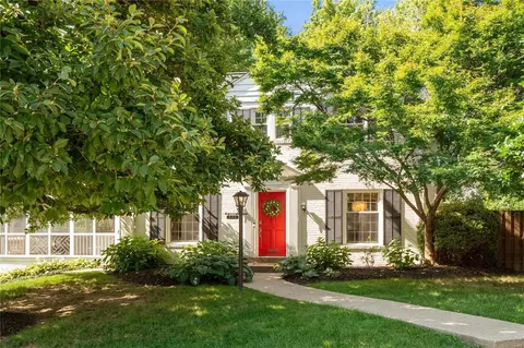535 East Dr, Saint Louis, MO 63130