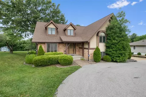 6127 Erb Rd, Saint Louis, MO 63129