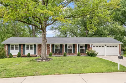 707 Deauville Ct, Saint Louis, MO 63141