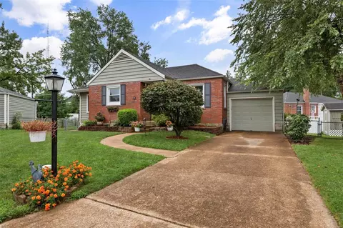 2 Barnstable Ct, Brentwood, MO 63144