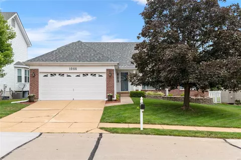 1066 Big Bend Station Dr, Manchester, MO 63088