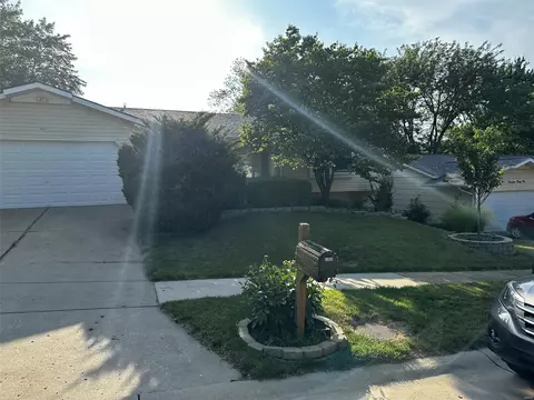 1427 Glenlea Dr, Maryland Heights, MO 63043