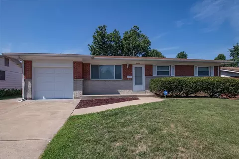 2030 Shirley Dr, Florissant, MO 63031