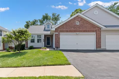 1923 King Arthur Ct, Saint Louis, MO 63146