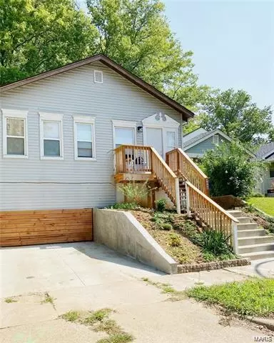 4660 Dewey Ave, Saint Louis, MO 63116