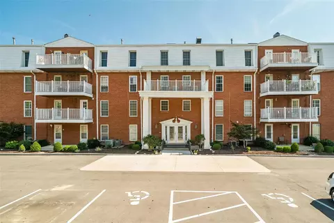 14443 Bantry Ln #8, Chesterfield, MO 63017