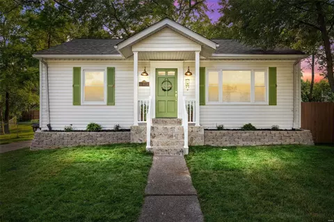 517 Willow Ln, Saint Louis, MO 63122