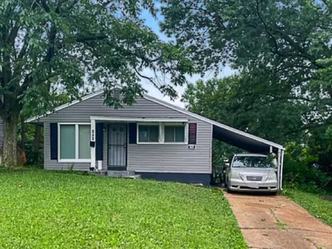 232 Mcalpine Dr, Saint Louis, MO 63137