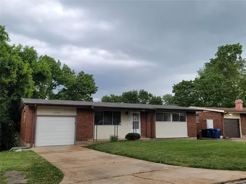 10338 Yarwood Ct, Dellwood, MO 63136