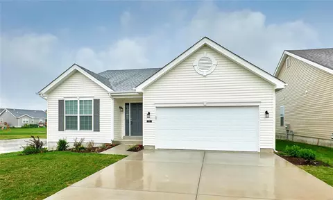 721 Palisades Dr, Saint Charles, MO 63301