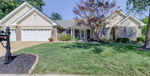 807 Timber Glen Ln, Ballwin, MO 63021