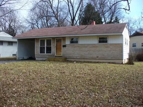 154 Ben Nevis Rd, Saint Louis, MO 63137