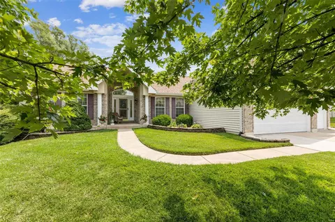 542 Buggywhip Dr, Saint Charles, MO 63304