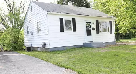 3743 Wright Ave, Saint Ann, MO 63074