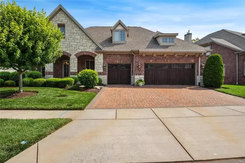 298 Meadowbrook Country Club Est, Ballwin, MO 63011